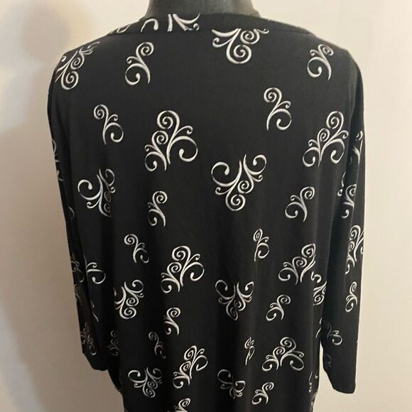 Chic Comfort Collection Black/White 3/4 sleeves tunic, size 2X - Picture 3 of 4